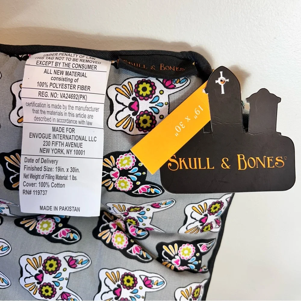Skull & Bones Cat Sugar Skull Day of the Dead Dog Cat Bed NEW NWT